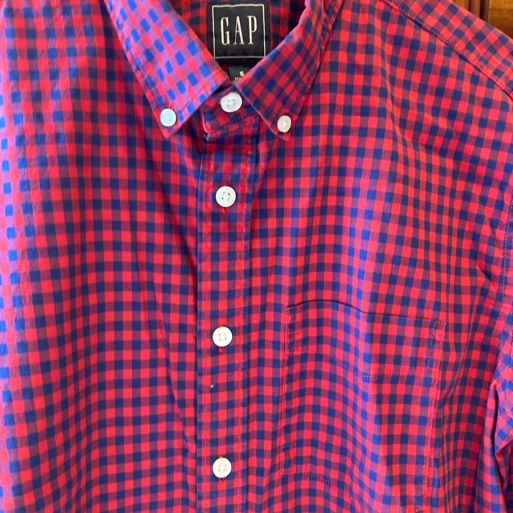 Gap men’s button down shirt, size small, navy blue and red checks, long sleeve - Picture 4 of 5